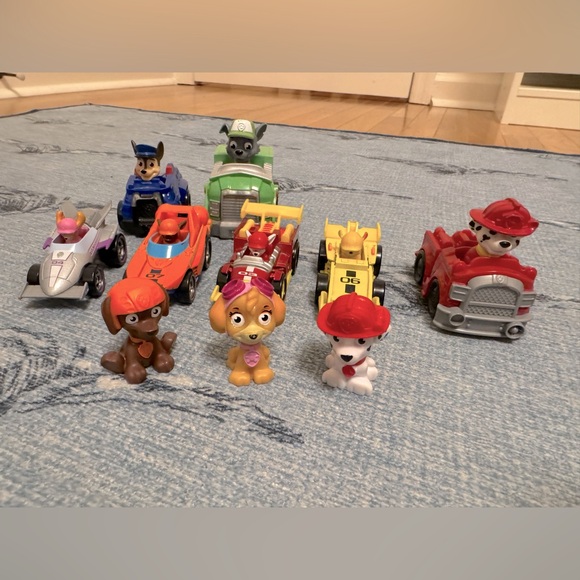 Paw Patrol toys - Picture 1 of 4